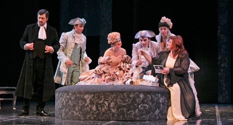 Robert Kolar (Michonnet), Marko Fortunato (Poisson), Vanja Zelčić (Mad.lla Jouvenot), Dario Bercich (Quinault), Ivanica Lovrić (Mad.lla Dangeville), Mirella Toić (Adriana Lecouvreur); HNK Ivana pl. Zajca u Rijeci: Francesco Cilea, Adriana Lecouvreur, dir. Nada Matošević, red. Ozren Prohić, foto: Dražen Šokčević