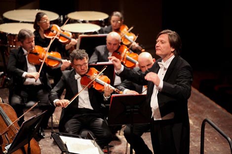 Orkestar Zaklade Veronske arene (L’Orchestra dell’Arena di Verona), dirigent Marko Letonja