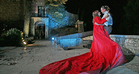 Giacomo Puccini, Tosca, red. Damin Zlatar Fray, dir. Nada Matošević; 3. čin na Trsatskoj gradini, foto: www.rijeckeljetnenoci.com