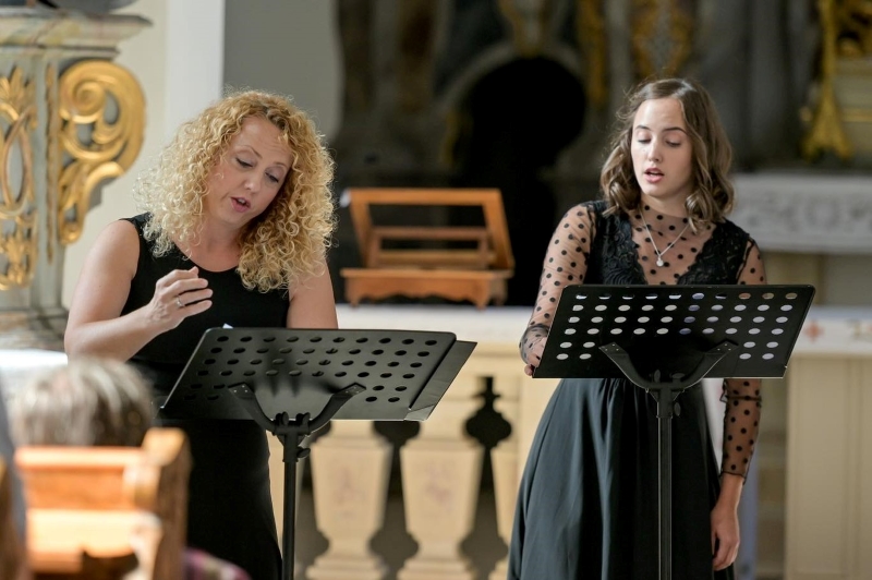 Ivana Lazar članica Ansambla Camerata Garestin i gošća, sopranistica Josipa Bilić