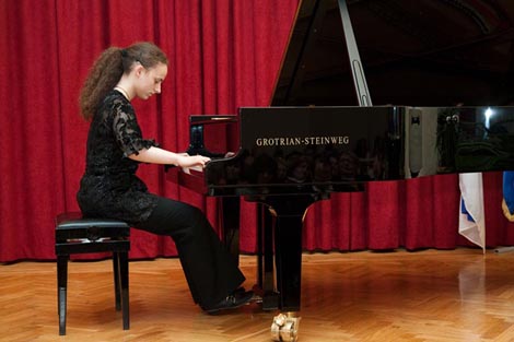 Ana Dadić, treća nagrada u C kategoriji i posebna nagrada Hrvatskog društva skadatelja za najbolju izvedbu zadane skladbe