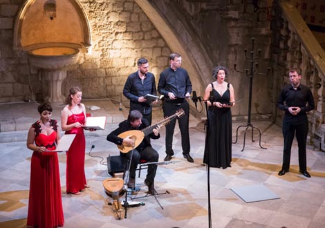 Vokalni ansambl Antiphonus i Edin Karamazov, foto: www.dubrovnik-festival.hr