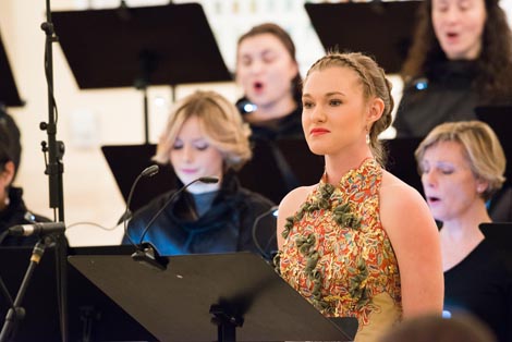 Antonia Dunjko i Zbor Hrvatske radiotelevizije, foto: Dinko Bažulić, www.hrt.hr