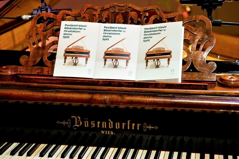 Bösendorfer glasovir, nekad u vlasništvu obitelji muzikologinje Sonje Katušić iz Zagreba, a sada u vlaništvu Kristijana Nekića
