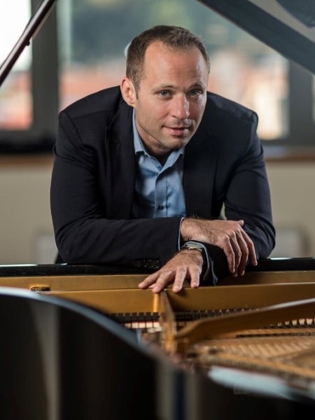 Danije Dentoni