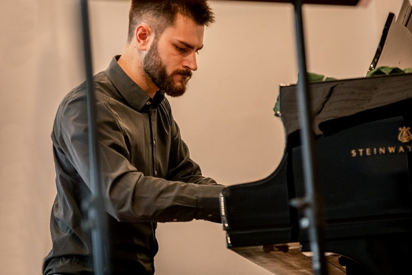 David Vuković, klavir