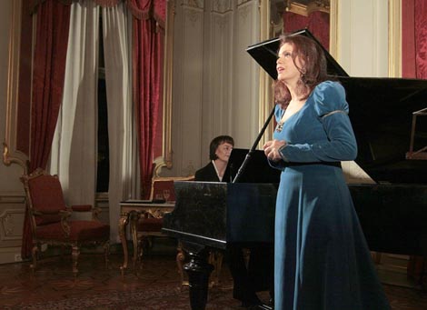 Katja Markotić na predtavljanju CD-a Zaboravljeni pjevi u Palači Dverce 21. veljače 2012. 