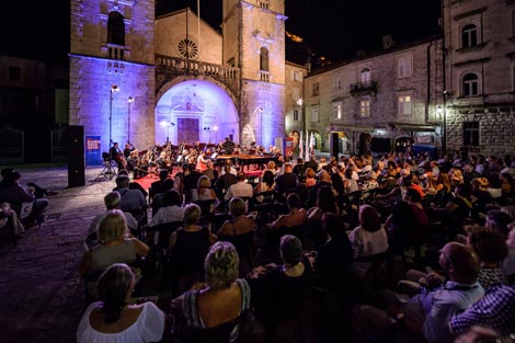 Dubrovački simfonijski orkestar, dir. Mladen Tarbuk, solisti: Marija Grazio, klavir, Aljoša Lečić, klavir. foto: Duško Miljanić, montenegrina.net