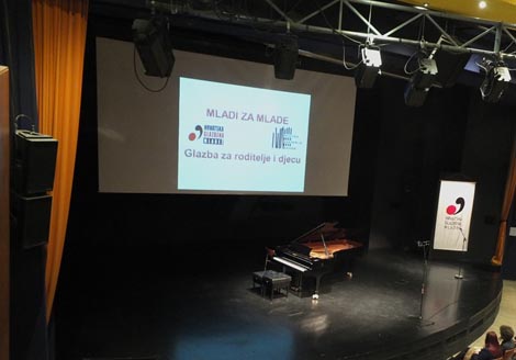 Uoči početka koncerta Mladi za mlade, Glazba za roditelje i djecu, foto: HGM