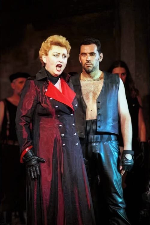 Nelli Manuilenko (Odabella) i Ivica Čikeš (Attila), Giuseppe Verdi, <em>Attila</em>, HNK Split, Peristil, 2001.