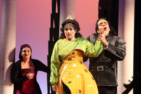 Romelia Lichtenstein (Gismonda), Ines Lex (Teofane), Alon Harari (Adelberto); Georg Friedrich Händel, Ottone, red. Franziska Severin