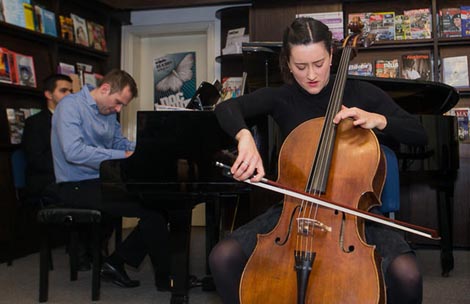 Kajana Pačko i Danijel Detoni na promociji CD-a u Gradskoj knjižnici u Zagrebu, 16. siječnja 2015., foto: Marko Šolić, crorec.hr