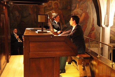 Pavao Mašić za orguljama Crkve sv. Marka u Zagrebu, arhivska fotografija