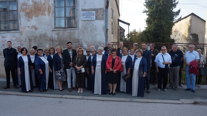 HPD <em>Danica</em> ispred spomen-ploče povodom obilježavanja 150. obljetnice djelovanja, 26. rujna 2019. u Sisku 