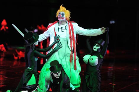 Jürgen Müller (Siegfried), Marina Ivanova (Woglinde), Viola Zimmermann (Wellgunde), Andrea Szanto (Floßhilde); Nationaltheater Mannheim, dir. Dan Ettinger, red. Achim Freyer, foto: Hans Jörg Michel