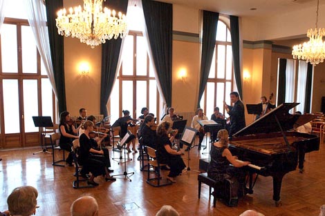 Zadarski komorni orkestar, dir. Ivan Repušić, solistica: Katja Repušić, klavir,