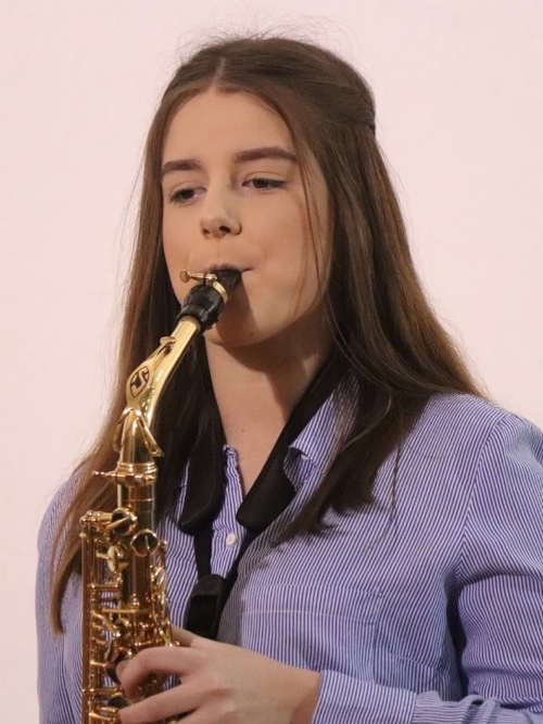 Veronika Brzica, saksofon